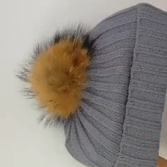 Gray Knit Beanie with Removable Pom Pom - Picture 3 of 6